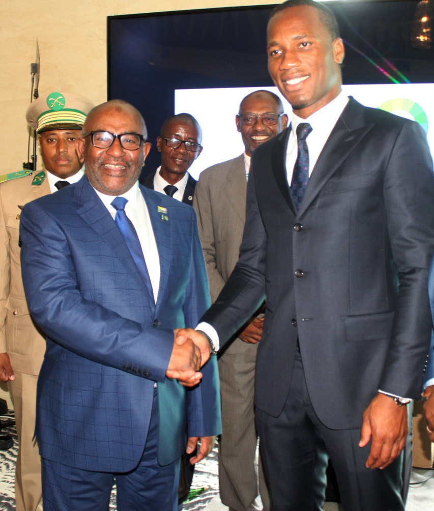 Didier Drogba rencontre le Président de la République Azali Assoumani